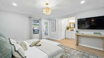 5 slaapkamers, een bureau, een strijkplank/strijkijzer, wifi