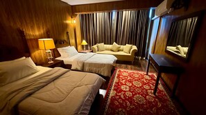 办公桌、免费 WiFi