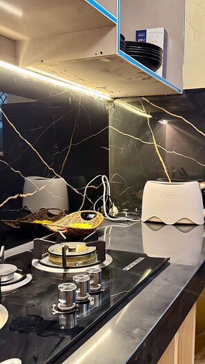 迷你冰箱、微波炉