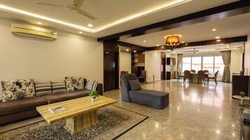 Apartment (3 Bedrooms) | Living area | TV