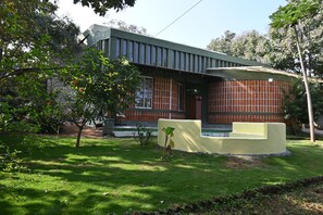 Villa (1 Bedroom) | Interior - Rustic Farmpool (Hosur)