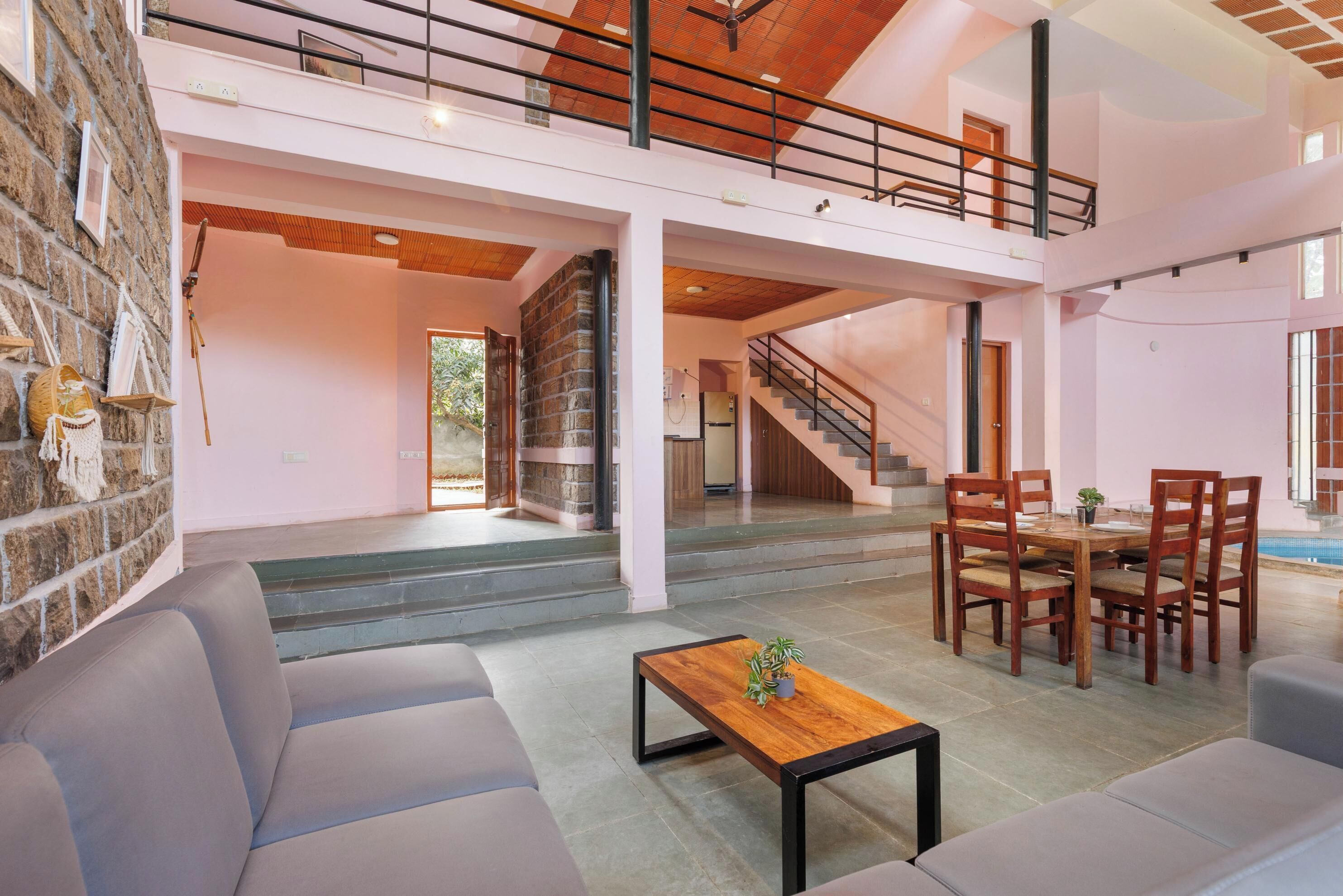 المنشأة من الداخل