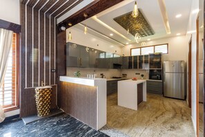 Villa (6 Bedrooms) | Interior