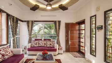 Villa (1 Bedroom) | Depan hartanah