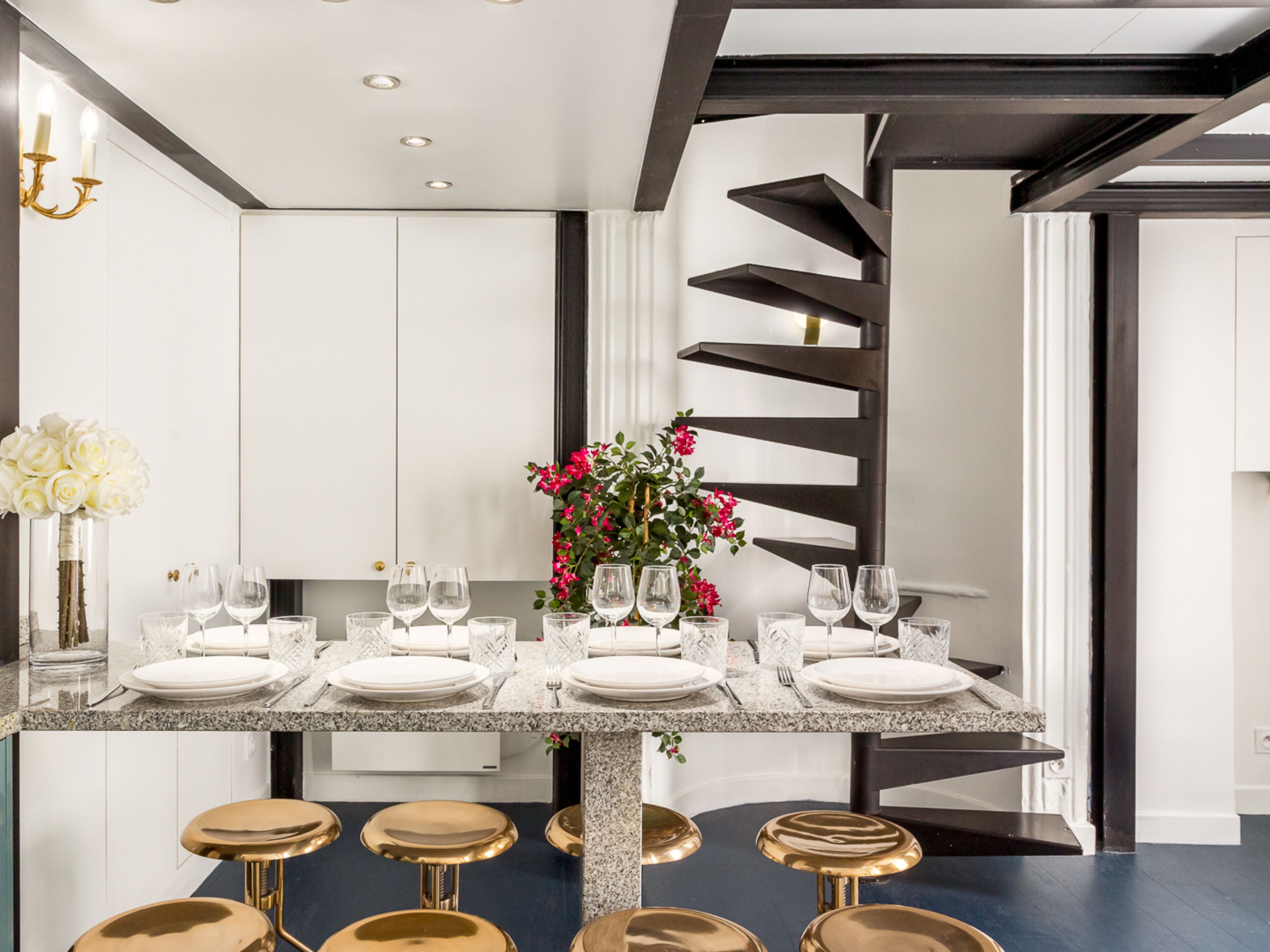 Apartment, City View | Private kitchen | Fridge, microwave, oven, stovetop
