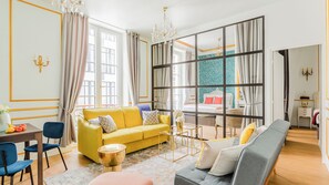 Apartment, City View | Ruang tamu | Pejabat 