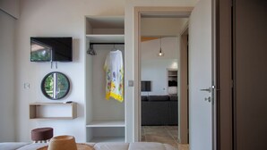 A bedroom with a bed, a television mounted on the wall, a mirror, and a wardrobe. - villa Marina kalamiktsi lefkada (Kalamitsi)