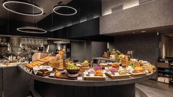 Daily buffet breakfast (JPY 3520 per person)