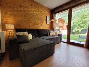 Family Apartment, Mountain View, Garden Area | Living area