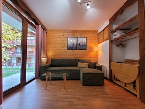 شقة عائلية - غرفتا نوم - في الطابق الأرضي | منطقة المعيشة