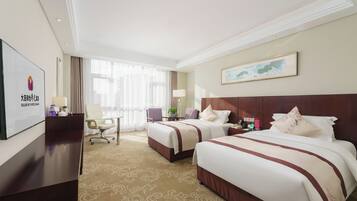 Down duvets, in-room safe, desk, laptop workspace