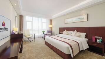 Down duvets, in-room safe, desk, laptop workspace