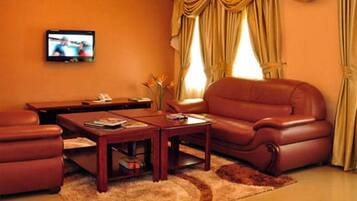 Family Apartment, Pool View | Living area