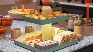 Free daily buffet breakfast