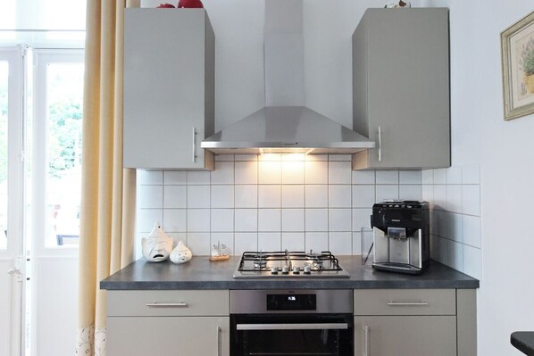Fridge, microwave, oven, stovetop
