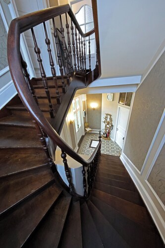 A 3 minutes du centre-ville, appartement dans une villa style « Belle époque ».