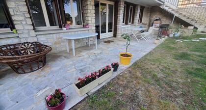 Appartement de plain pied , centre ville Ă 5 min, terasse, plein sud