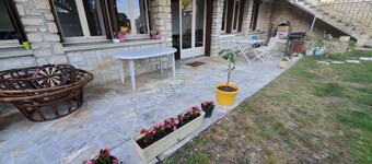 Single-storey apartment, 5 minutes from town center, terrace, south-facing