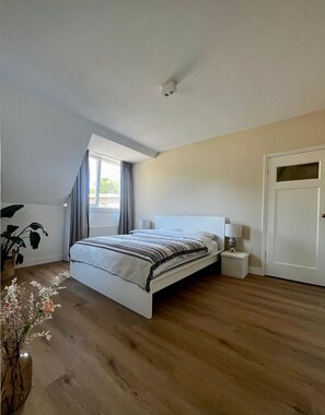 2 slaapkamers, een strijkplank/strijkijzer, wifi, beddengoed