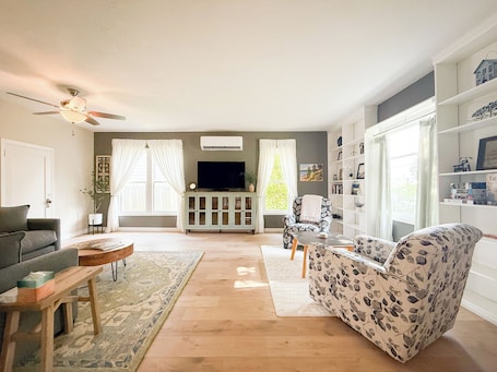 Smart TV. Dog-Friendly Wine Country Stay w/ Firepit & AC