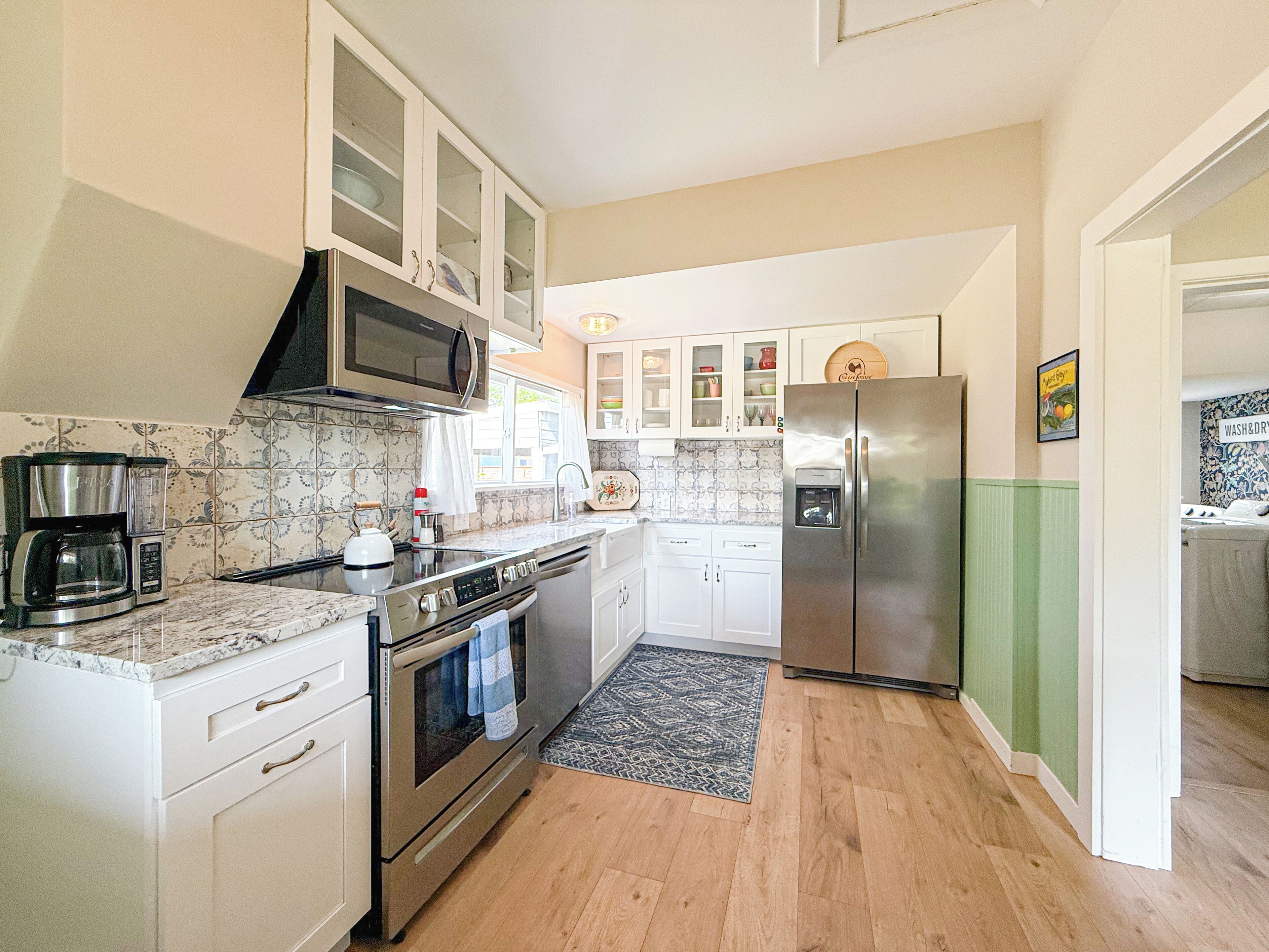 雪櫃、微波爐、焗爐、爐具