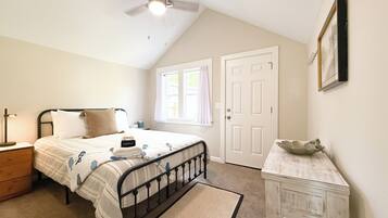 2 soverom, strykejern/-brett, reiseseng for barn og wi-fi (inkludert)