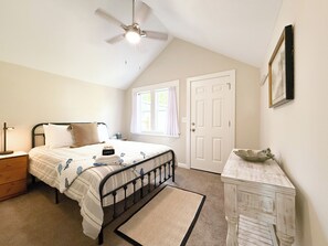 2 bedrooms, iron/ironing board, travel crib, free WiFi - Dog-Friendly Wine Country Stay w/ Firepit & AC (Carlton)