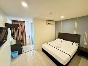 Kamar Deluks | Meja kerja, setrika/meja setrika, Wi-Fi gratis, dan seprai linen