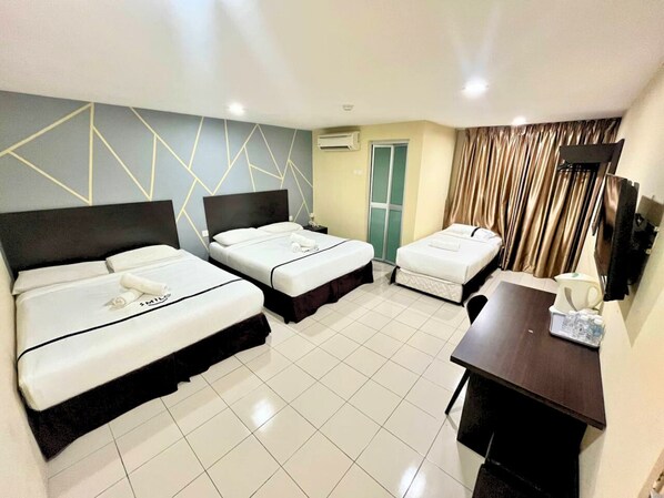 Family Quadruple Room | Desk, iron/ironing board, free WiFi, bed sheets