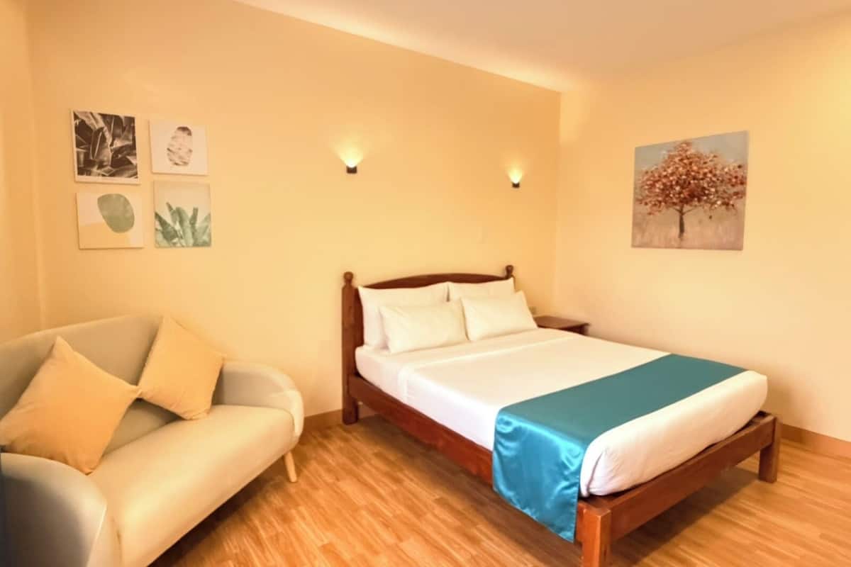 Quarto luxo | Cofres nos quartos, escrivaninha, espaço de trabalho para notebook