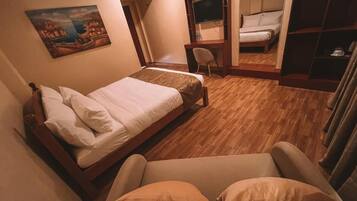 Deluxe Room | In-room safe, desk, laptop workspace, blackout curtains