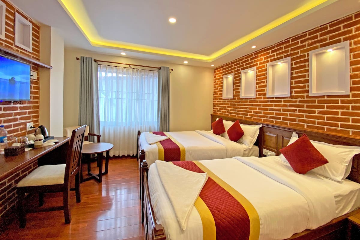 Phòng đôi hoặc 2 giường đơn Deluxe, quang cảnh thành phố | Bàn, khu vực làm việc phù hợp cho laptop, phòng cách âm 