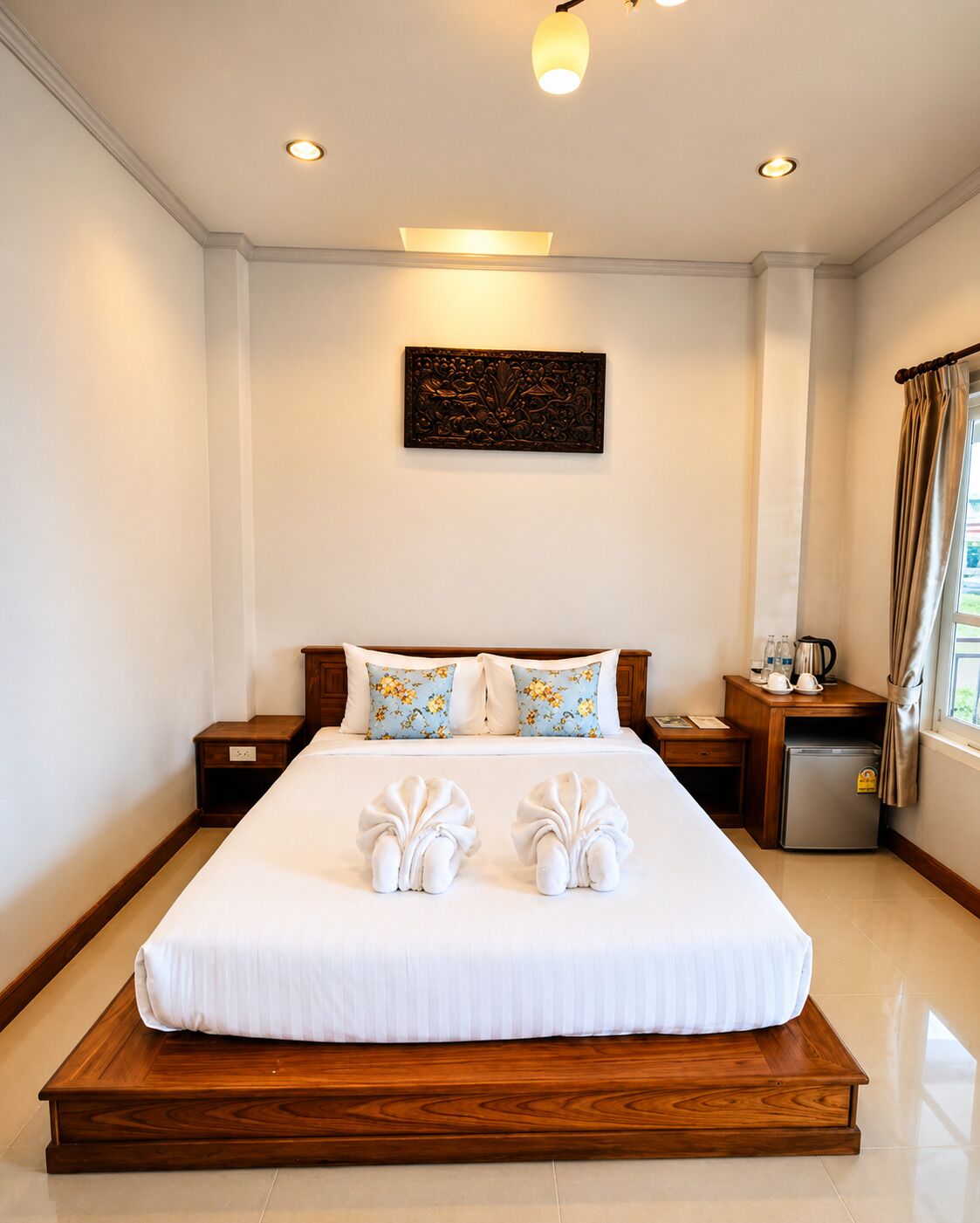 Waterfront Cottage with Balcony | 迷你吧、書桌、筆電工作空間、遮光布/窗簾