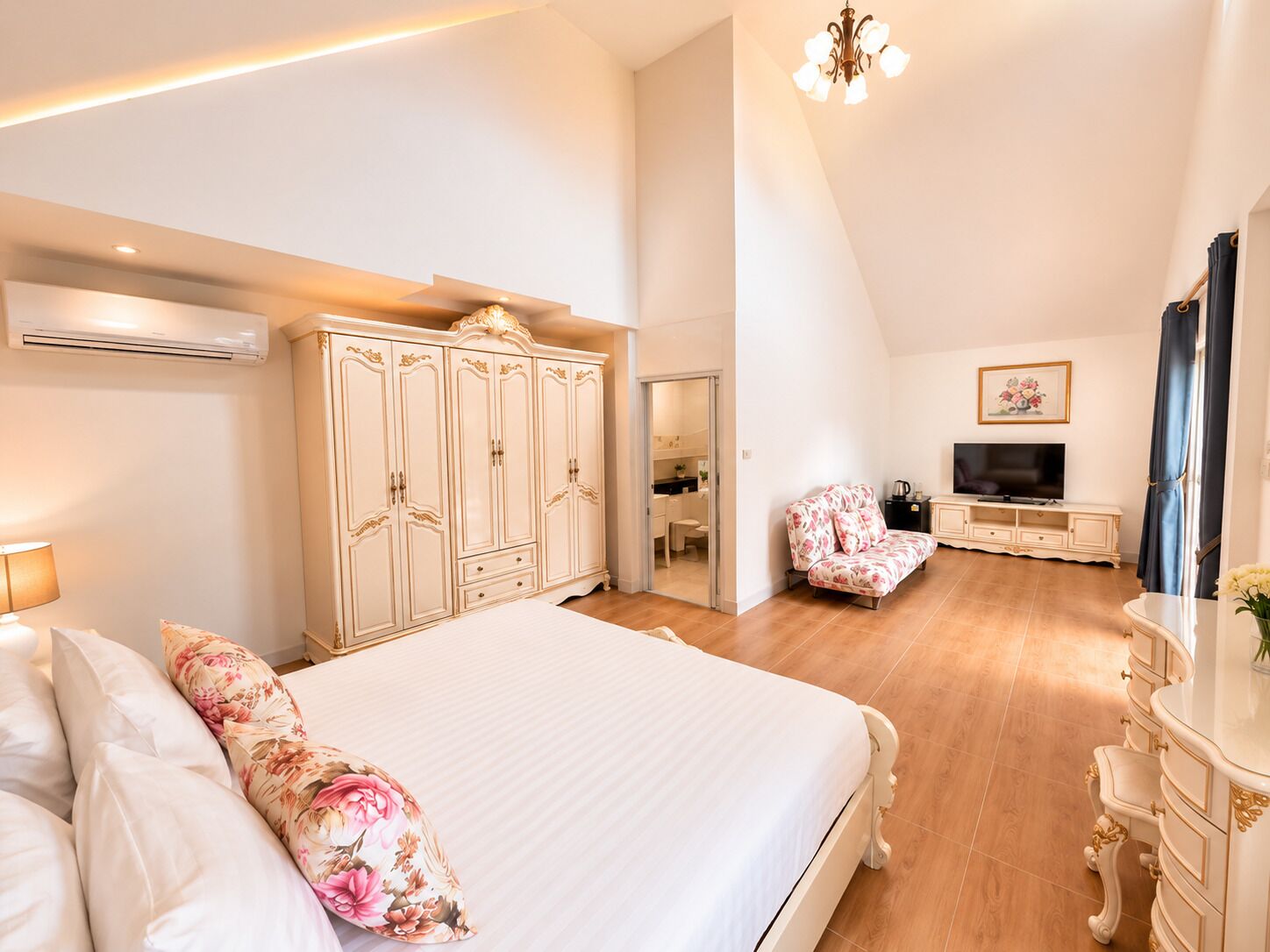 One bedroom Villa | 迷你吧、書桌、筆電工作空間、遮光布/窗簾