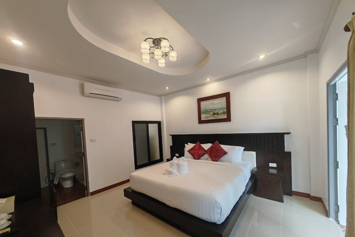 Family Cottage with Garden View