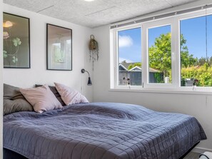 3 bedrooms, Internet
