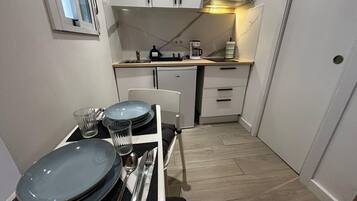 Microondas y placa de cocina