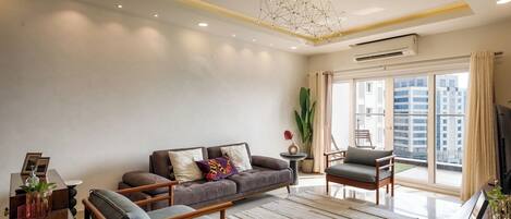 Apartment (2 Bedrooms) | Front of property