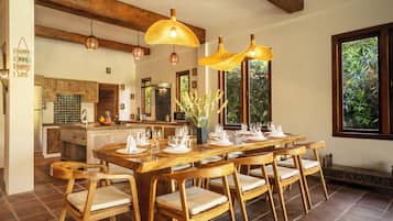 Family Villa, 5 Bedrooms, Private Pool | Dining room