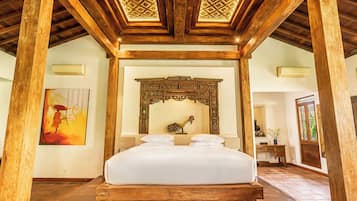 Family Villa, 5 Bedrooms, Private Pool | Premium bedding, desk, free WiFi, bed sheets
