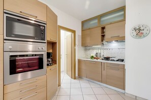 Geladeira, fogão, cooktop, lava-louças