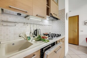Fridge, oven, stovetop, dishwasher - Max House (Riva del Garda)
