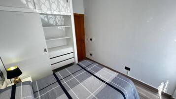 2 dormitorios, tabla de planchar con plancha, wifi y ropa de cama