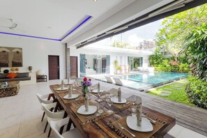 Villa - privat badeværelse - ved pool | Spisestue