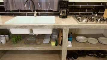 Fridge, stovetop, coffee/tea maker, toaster