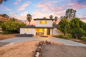 Exterior - Casa Kubanda - Office, Hot Tub, EV Charger (La Mesa)