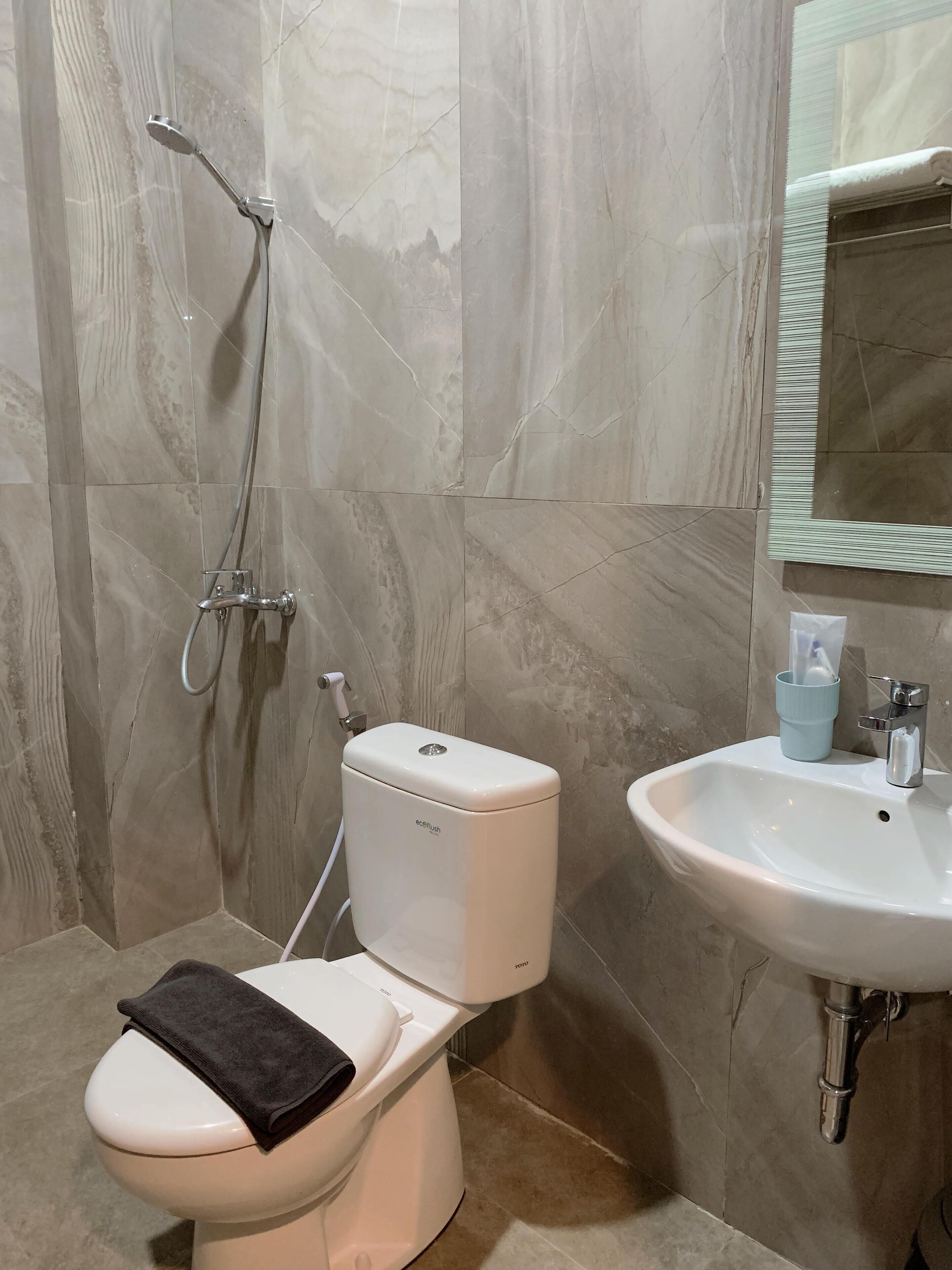 Shower, free toiletries, soap, shampoo