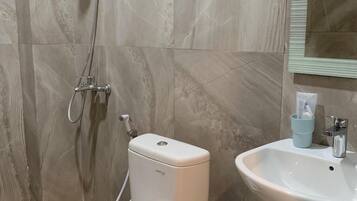 Shower, free toiletries, soap, shampoo