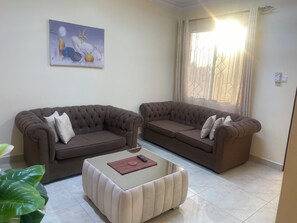 Smart TV - The cosy home. Security guaranteed!!
5minutes drive to a girrafe sanctuary!! (Mombasa)