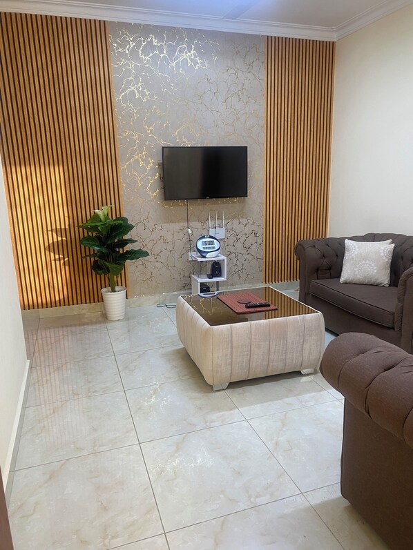 Interior - The cosy home. Security guaranteed!!
5minutes drive to a girrafe sanctuary!! (Mombasa)